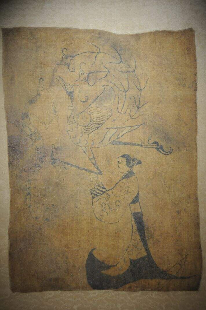 人物龙凤帛画缩略图